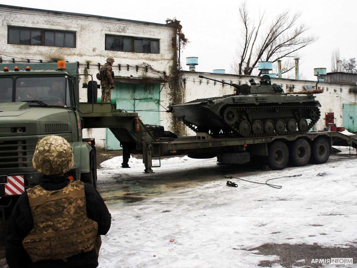 Ремонт військової техніки.