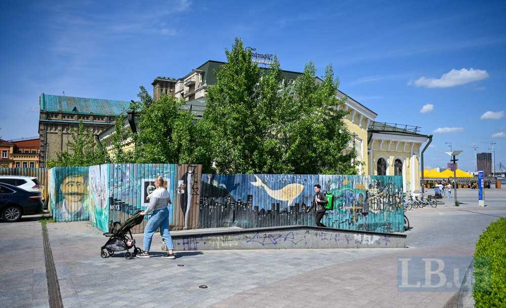 Такий вигляд має реконструйована Поштова площа через дев'ять років після відкриття.