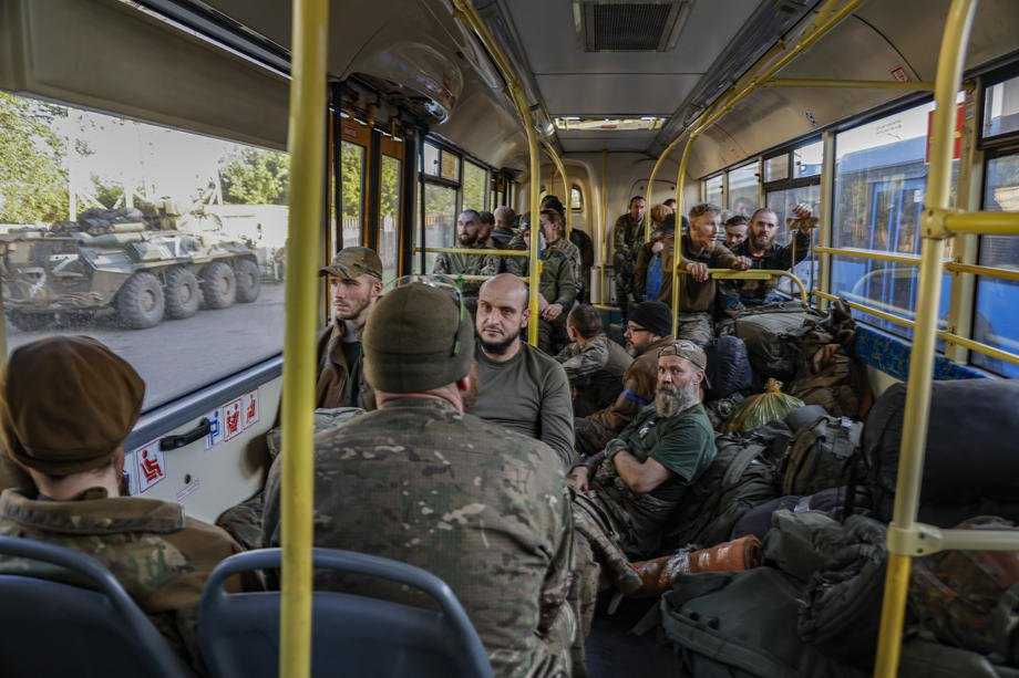 'Евакуація' азовців з Азовсталі.