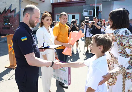 Кілька сімей рятувальників із Хмельниччини отримали несподівані подарунки