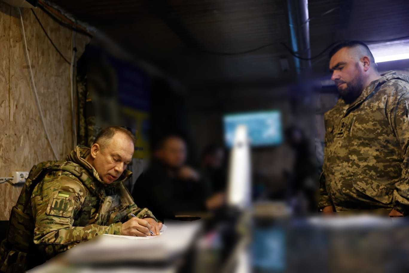 Головнокомандувач ЗСУ Олександр Сирський під час візиту в район операцій на Східному напрямку