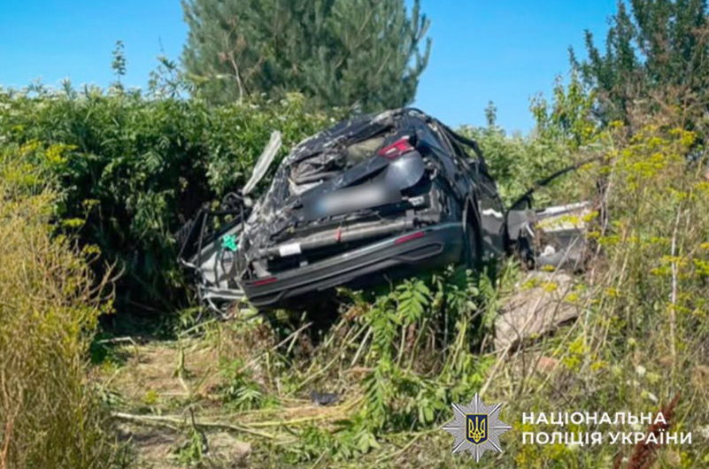 Смертельна ДТП біля Хмельницького: авто перекинулося, загинув водій, травмовано його дружину.