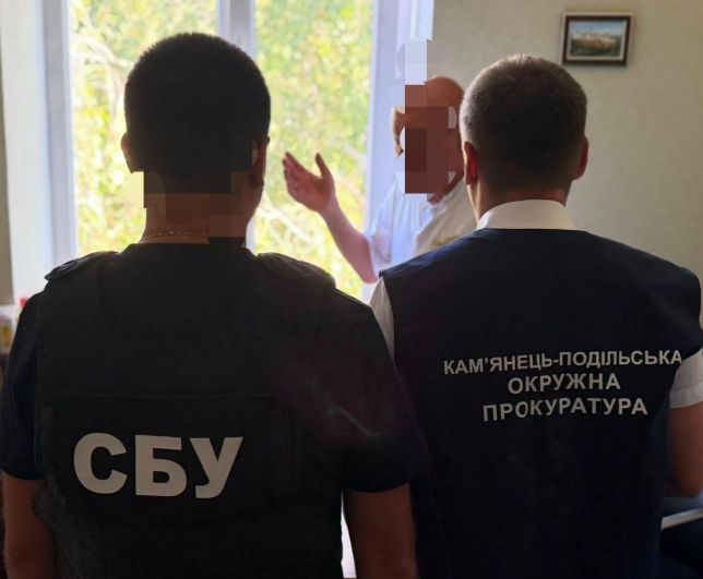 <p><strong>Втікач від хвороби: лікар Хмельниччини допомагав отримати інвалідність за 8 тисяч доларів.</strong></p>