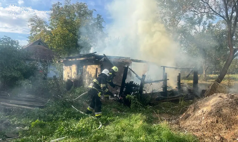 На Хмельниччині: три пожежі за добу, рятувальники працювали без сну!