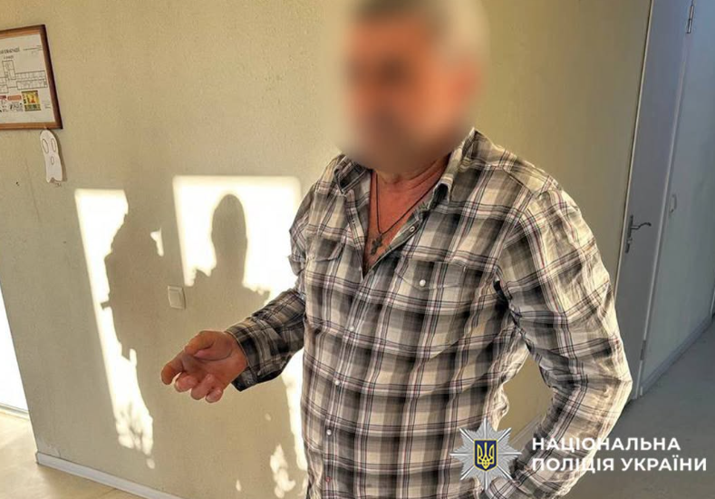 Чоловік облив комендантку зеленкою та побив яйцями на Хмельниччині