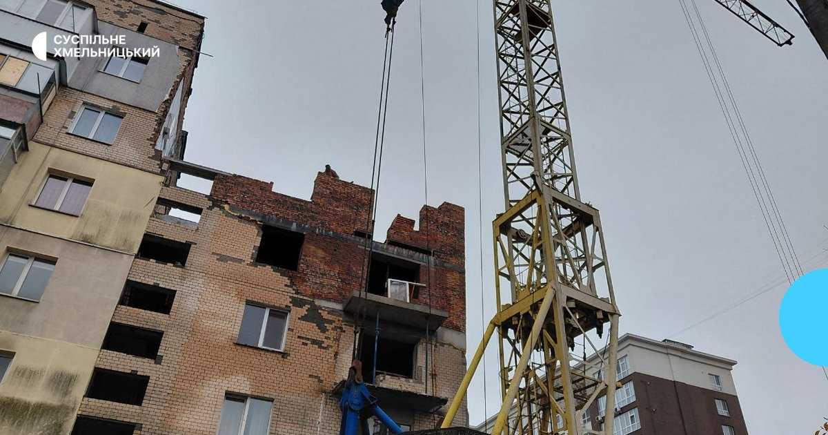 Рік після трагедії на Тернопільській: відбудова будинку у Хмельницькому триває.